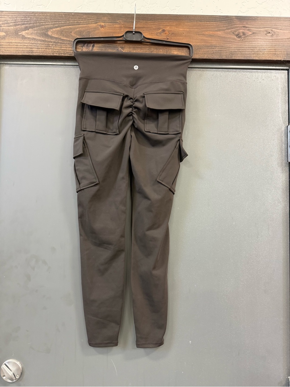HALARA Dark Brown High-Waist Cargo Leggings with Ruched Back